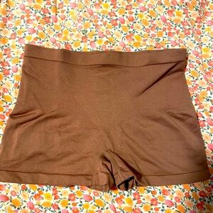 Skinny girl “smoothers & shapers” beige shorts